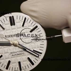 Customize a 1:1 mold based on raw data to create the best version of the Royal Oak Ocean Diver 15707 white ceramic. Customize the best dial, hands, calendar, and high standard craftsmanship installation - Image 12