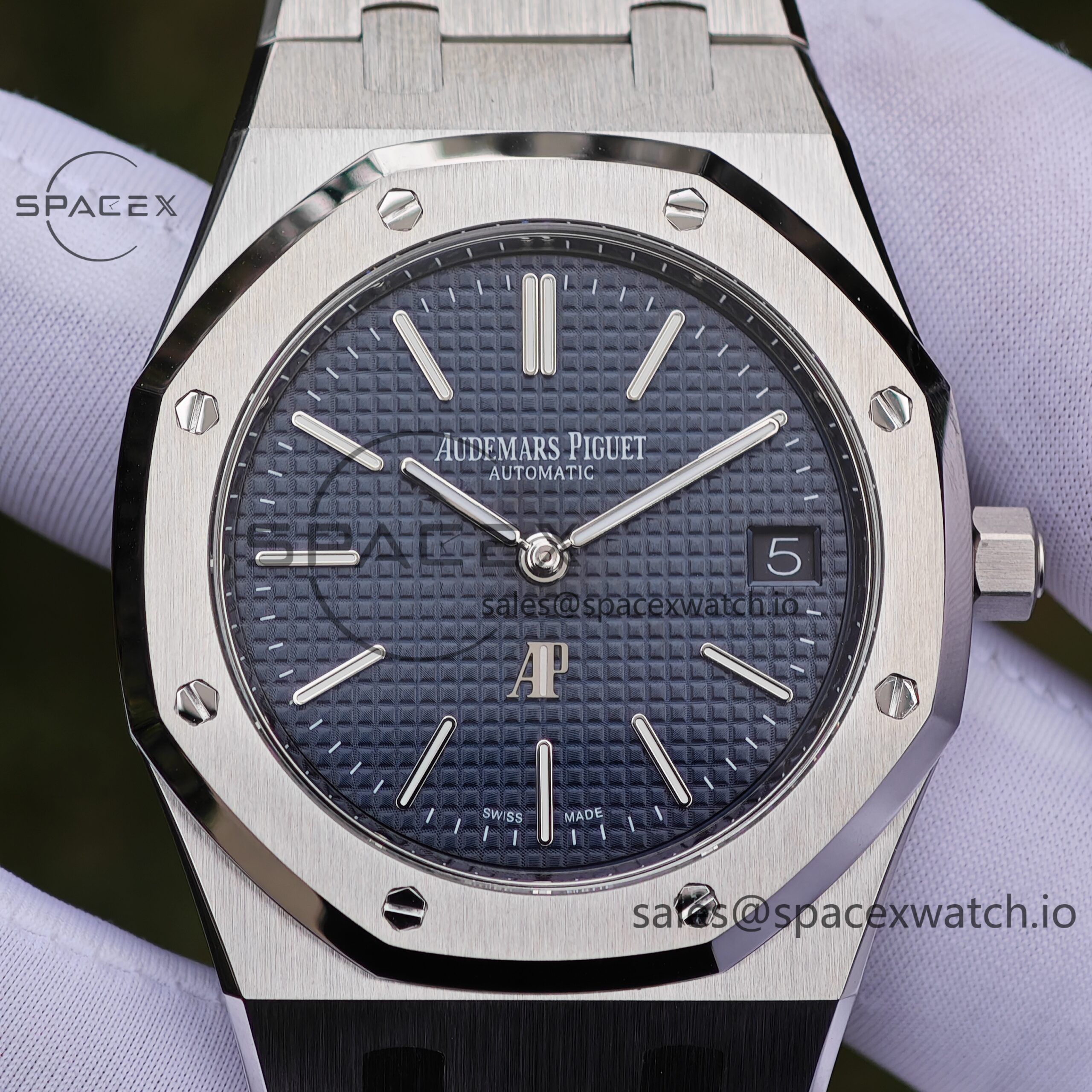 IMG_20250107_163026 AP Royal Oak 39mm 15202 blue dial, original data 1:1 customized case strap, replacing imported substitute dial, customized best alternative pointer and calendar, equipped with original K2121 movement 22K gold tourbillon - Image 1