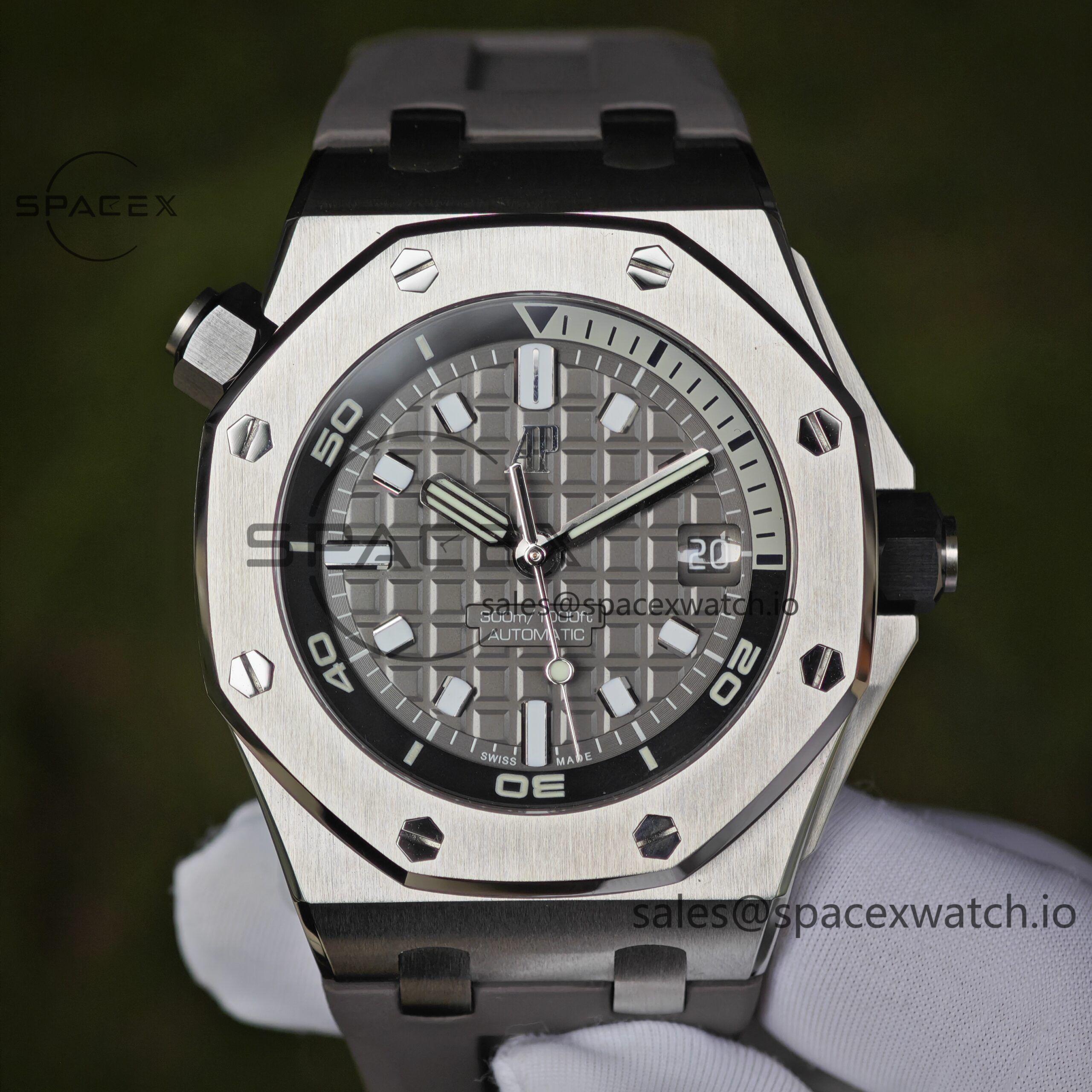 IMG_20250519_151007 AUDEMARS PIGUET Royal Oak Offshore Submersible 15720, equipped with original grey dial, grey rubber strap, and 4308 integrated movement - Image 1