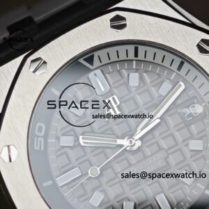 AUDEMARS PIGUET Royal Oak Offshore Submersible 15720, equipped with original grey dial, grey rubber strap, and 4308 integrated movement - Image 16
