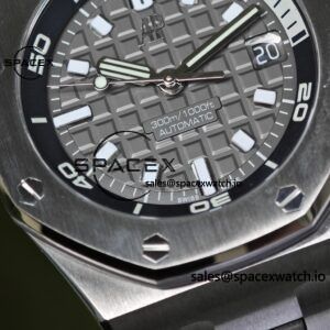 AUDEMARS PIGUET Royal Oak Offshore Submersible 15720, equipped with original grey dial, grey rubber strap, and 4308 integrated movement - Image 17