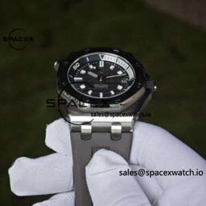 AUDEMARS PIGUET Royal Oak Offshore Submersible 15720, equipped with original grey dial, grey rubber strap, and 4308 integrated movement - Image 27