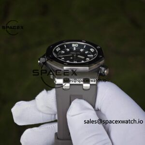 AUDEMARS PIGUET Royal Oak Offshore Submersible 15720, equipped with original grey dial, grey rubber strap, and 4308 integrated movement - Image 28