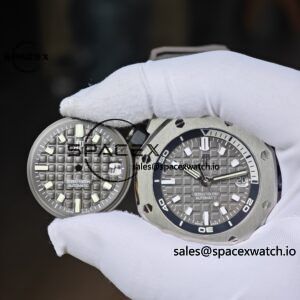 AUDEMARS PIGUET Royal Oak Offshore Submersible 15720, equipped with original grey dial, grey rubber strap, and 4308 integrated movement - Image 3