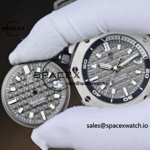 AUDEMARS PIGUET Royal Oak Offshore Submersible 15720, equipped with original grey dial, grey rubber strap, and 4308 integrated movement - Image 6