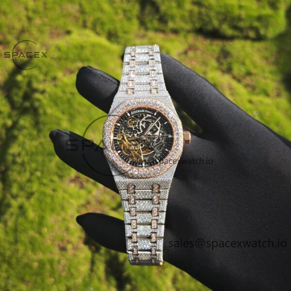 Customized full diamond AP Royal Oak 15407, the entire watch is handmade with moissanite diamonds, and the case and strap have undergone secondary polishing. 3132 integrated movement - Image 2