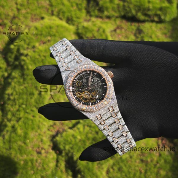 Customized full diamond AP Royal Oak 15407, the entire watch is handmade with moissanite diamonds, and the case and strap have undergone secondary polishing. 3132 integrated movement - Image 3