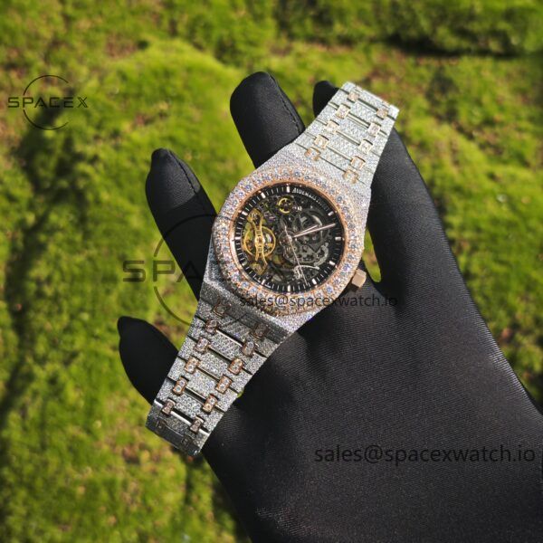 Customized full diamond AP Royal Oak 15407, the entire watch is handmade with moissanite diamonds, and the case and strap have undergone secondary polishing. 3132 integrated movement - Image 4