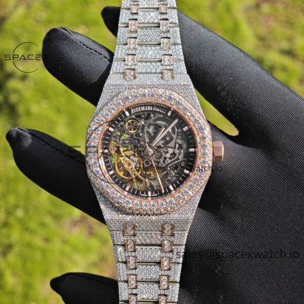 Customized full diamond AP Royal Oak 15407, the entire watch is handmade with moissanite diamonds, and the case and strap have undergone secondary polishing. 3132 integrated movement - Image 5