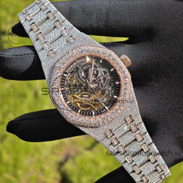 Customized full diamond AP Royal Oak 15407, the entire watch is handmade with moissanite diamonds, and the case and strap have undergone secondary polishing. 3132 integrated movement - Image 6