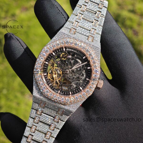 Customized full diamond AP Royal Oak 15407, the entire watch is handmade with moissanite diamonds, and the case and strap have undergone secondary polishing. 3132 integrated movement - Image 7
