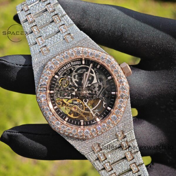 Customized full diamond AP Royal Oak 15407, the entire watch is handmade with moissanite diamonds, and the case and strap have undergone secondary polishing. 3132 integrated movement - Image 9
