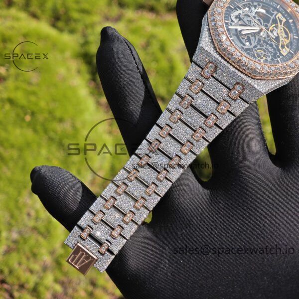 Customized full diamond AP Royal Oak 15407, the entire watch is handmade with moissanite diamonds, and the case and strap have undergone secondary polishing. 3132 integrated movement - Image 14