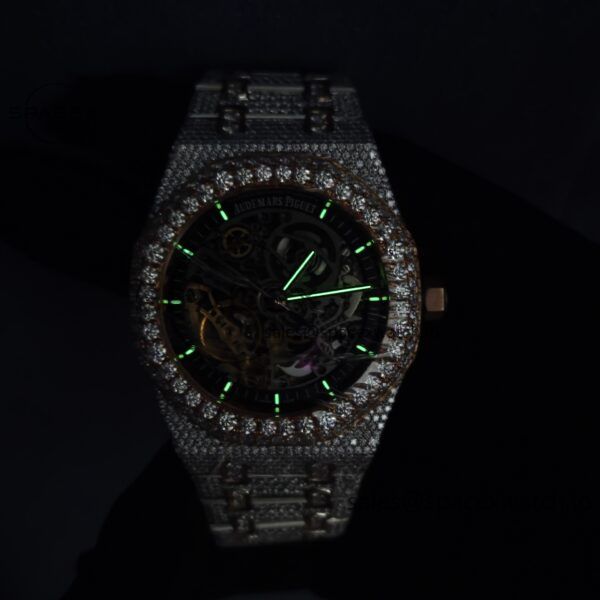 Customized full diamond AP Royal Oak 15407, the entire watch is handmade with moissanite diamonds, and the case and strap have undergone secondary polishing. 3132 integrated movement - Image 22