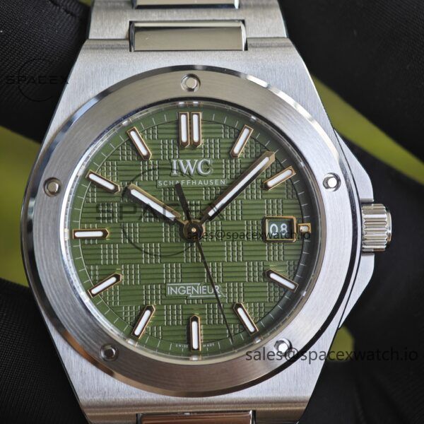 IWC Engineer Series IW328908 green dial, with secondary calibration and polishing of hands and shafts, and secondary calibration and polishing of case and strap - Image 8