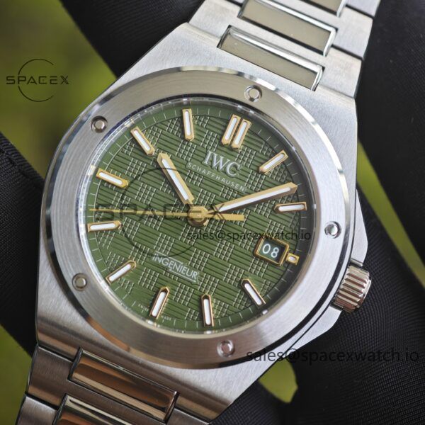 IWC Engineer Series IW328908 green dial, with secondary calibration and polishing of hands and shafts, and secondary calibration and polishing of case and strap - Image 10