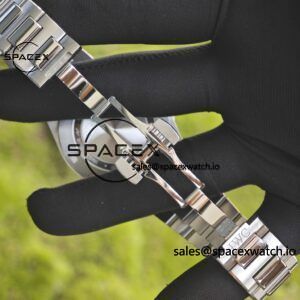 IWC Engineer Series IW328908 green dial, with secondary calibration and polishing of hands and shafts, and secondary calibration and polishing of case and strap - Image 25
