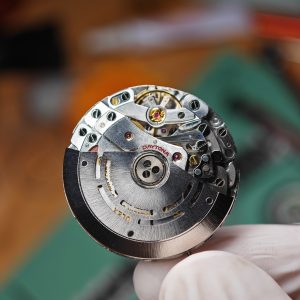 Rolex Daytona VIP watch model 126599TRU 1:1CNC customized case, strap, buckle, customized best dial, and hands. Handmade inlaid natural ruby outer ring, Dandong 4130 movement - Image 10