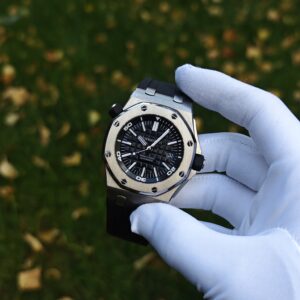 Royal Oak Offshore 15703, equipped with original GEN dial, hands, calendar, mirror, outer ring, case, crown genuine 7-piece set. Black rubber strap and 3120 integrated movement - Image 4