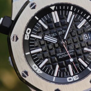 Royal Oak Offshore 15703, equipped with original GEN dial, hands, calendar, mirror, outer ring, case, crown genuine 7-piece set. Black rubber strap and 3120 integrated movement - Image 10