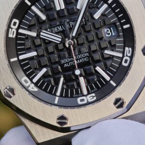 Royal Oak Offshore 15703, equipped with original GEN dial, hands, calendar, mirror, outer ring, case, crown genuine 7-piece set. Black rubber strap and 3120 integrated movement - Image 11
