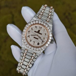 Customized rose gold color scheme with full diamond Audemars Piguet AP15400, the case and strap are handcrafted with natural diamonds using Swiss craftsmanship, a customized full diamond Middle Eastern digital dial, and the best 3120 integrated movement. - Image 4