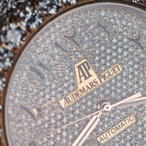 Customized rose gold color scheme with full diamond Audemars Piguet AP15400, the case and strap are handcrafted with natural diamonds using Swiss craftsmanship, a customized full diamond Middle Eastern digital dial, and the best 3120 integrated movement. - Image 13