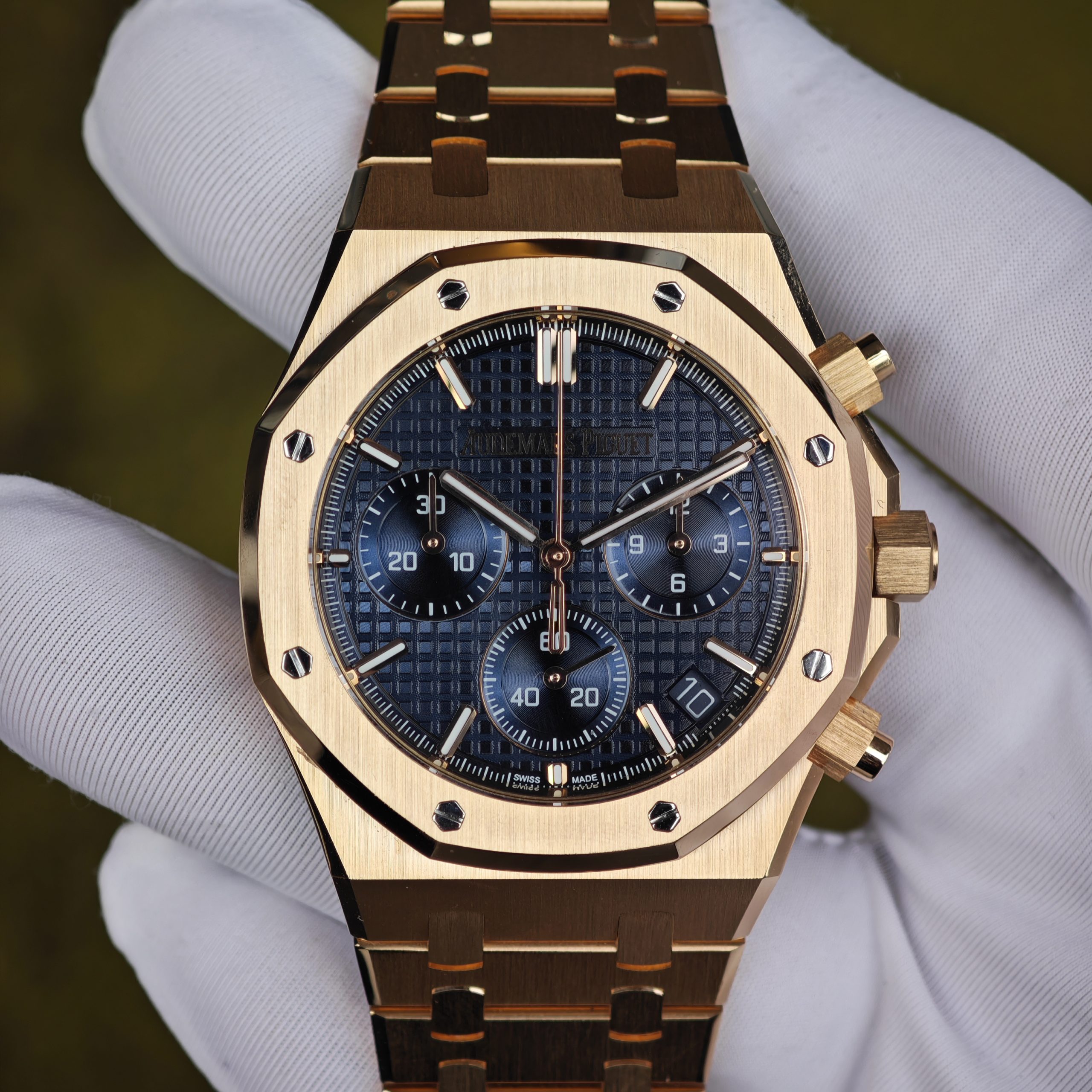202512 649 Customized AP Royal Oak 18K rose gold 26240, original data 1:1 customized 18K rose gold case strap and clasp, Dandong 4401 integrated movement (weight adjustment), customized best alternative blue dial, hands and calendar - Image 1
