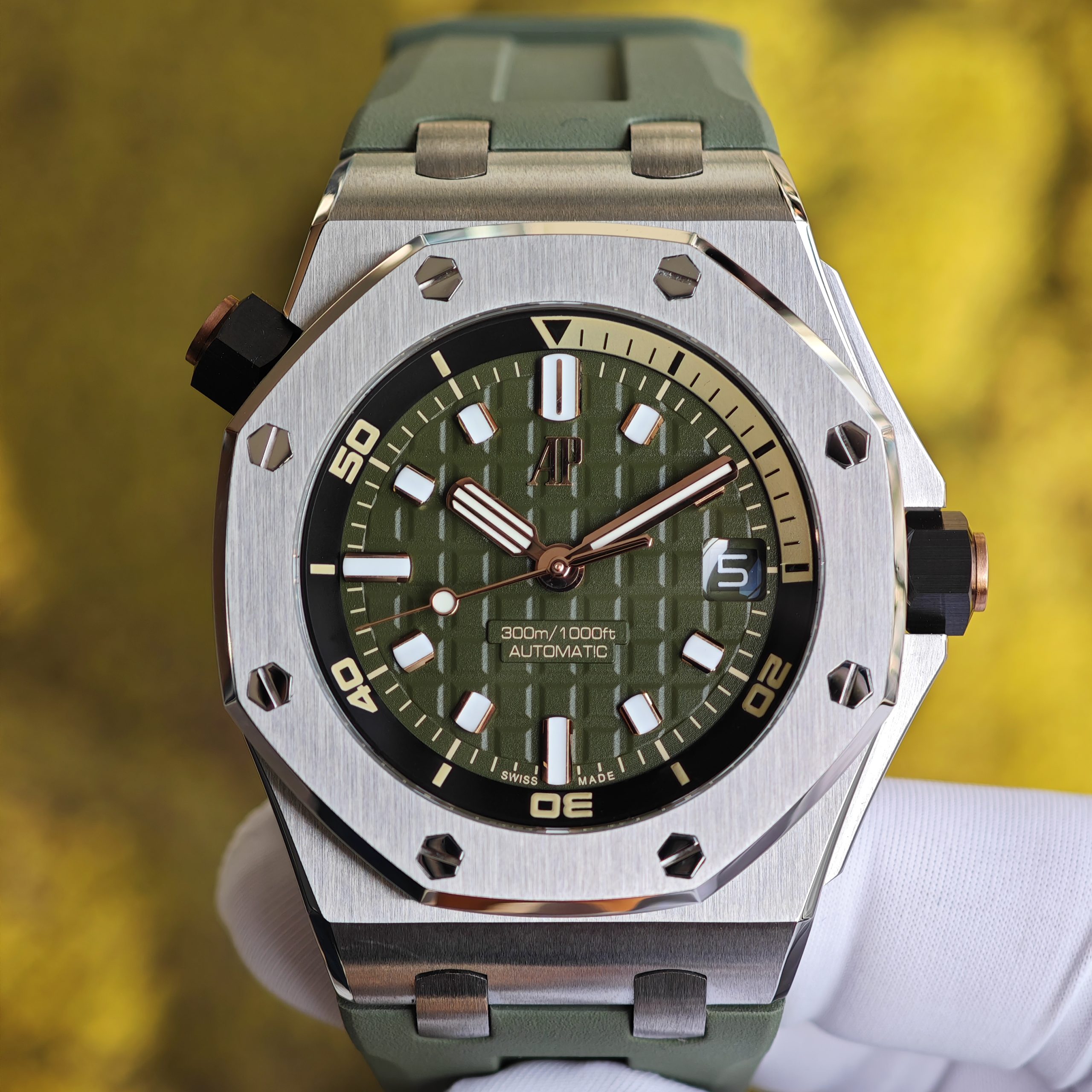 202512 682 AUDEMARS PIGUET Royal Oak Offshore 15720 Avocado Green, equipped with original avocado green dial, best alternative hands and calendar, electroplated 18K white gold case, 1:1 customized 4308 integrated movement - Image 1