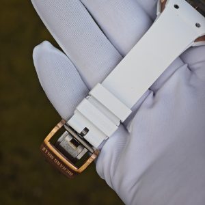 The Richard Mille RM 07-01 women's series, produced by the ZF factory, features a white ceramic case, a red lip-shaped dial adorned with diamonds, and is equipped with the Asian CRMA2 integrated movement - Image 16