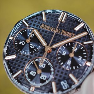 Customized AP Royal Oak Rose Gold 26240, with original data 1:1 customized case and clasp (plated with 18K rose gold), paired with natural black rubber strap, customized top-grade 4401 integrated movement (adjustable weight), customized optimal replacement blue dial, hands, and calendar - Image 6