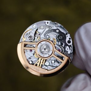 Customized AP Royal Oak Rose Gold 26240, with original data 1:1 customized case and clasp (plated with 18K rose gold), paired with natural black rubber strap, customized top-grade 4401 integrated movement (adjustable weight), customized optimal replacement blue dial, hands, and calendar - Image 7