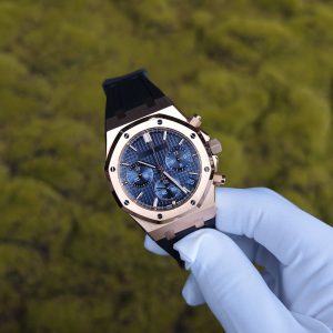 Customized AP Royal Oak Rose Gold 26240, with original data 1:1 customized case and clasp (plated with 18K rose gold), paired with natural black rubber strap, customized top-grade 4401 integrated movement (adjustable weight), customized optimal replacement blue dial, hands, and calendar - Image 11