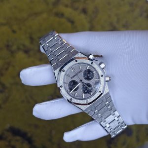 Frost Gold Edition AP Royal Oak 26240 Grey Dial, equipped with a weighted case and strap, weighing 198 grams, with perfect Frost Gold craftsmanship and treated with clad platinum technology. Customized with optimal replacement hands, solid pin shafts, and calendar, Shanghai 4401 integrated movement - Image 3